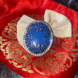 Beautiful lg blue & silver statement ring.